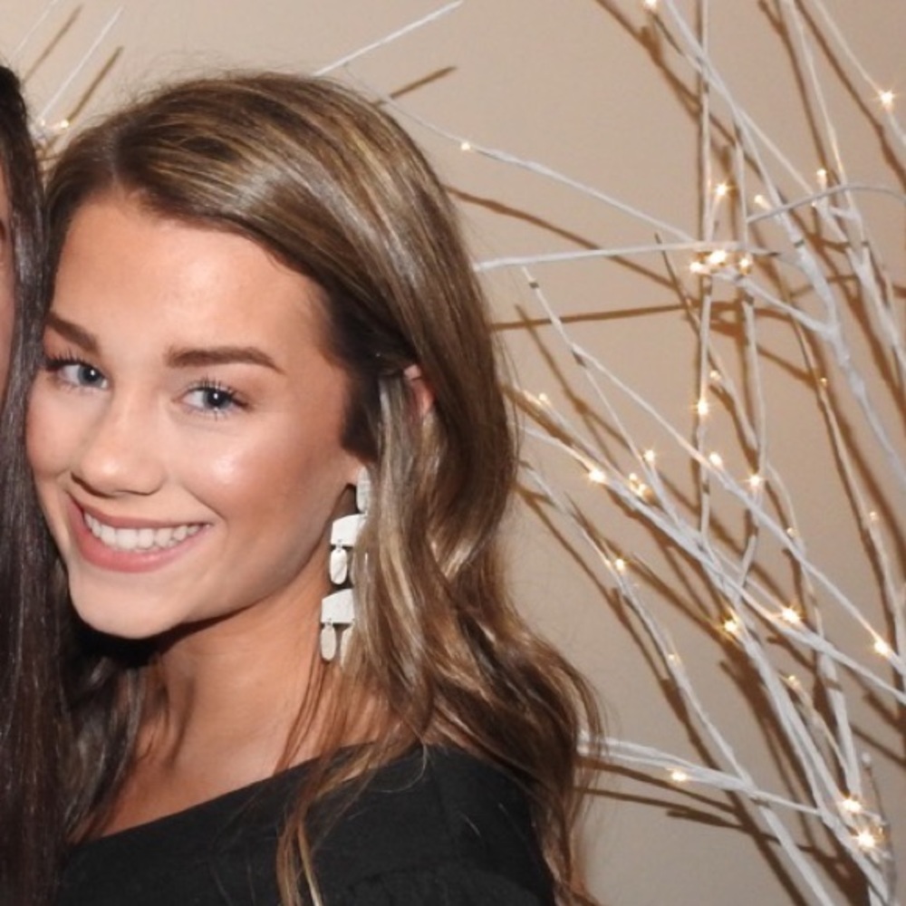 Meet your Posher, Claire